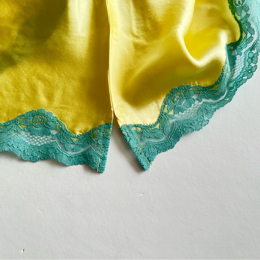 Gold Hawk Yellow Silk Top - Picture 6 of 12